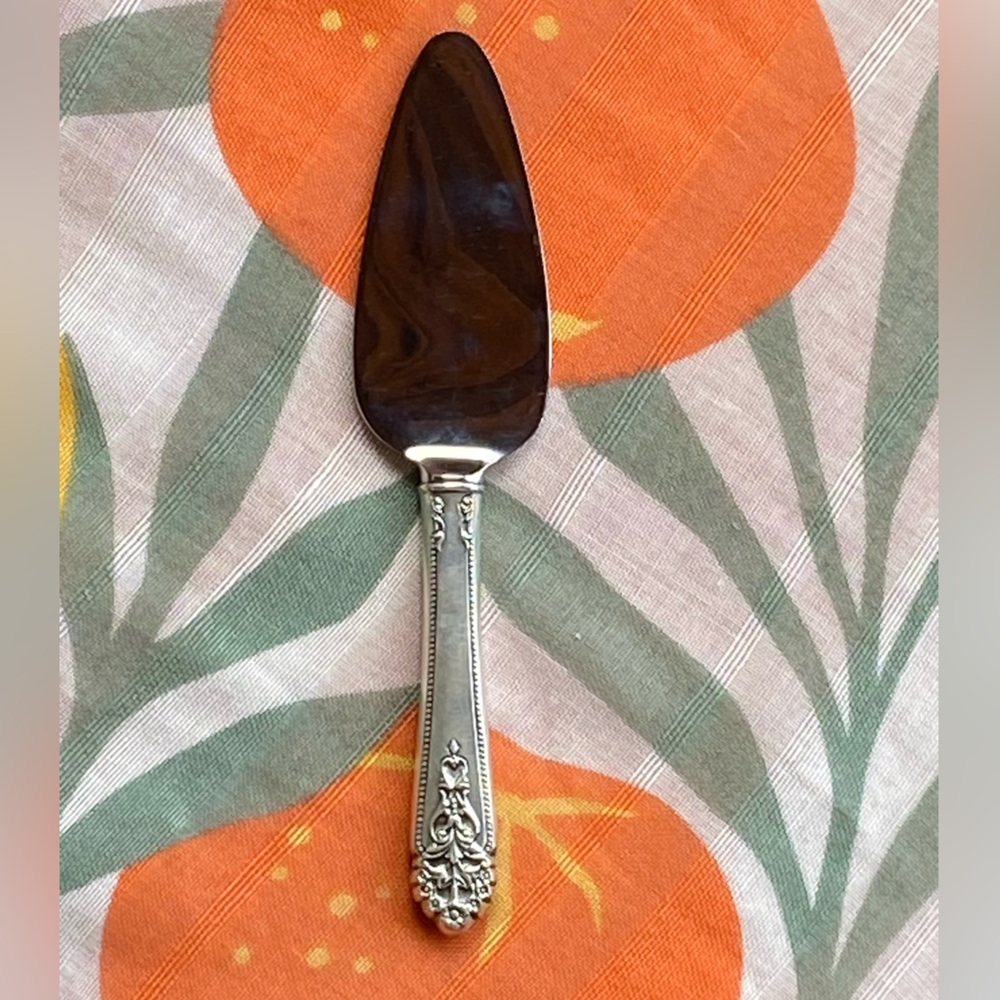 International Sterling Queens Lace Cheese Knife Silver Handle